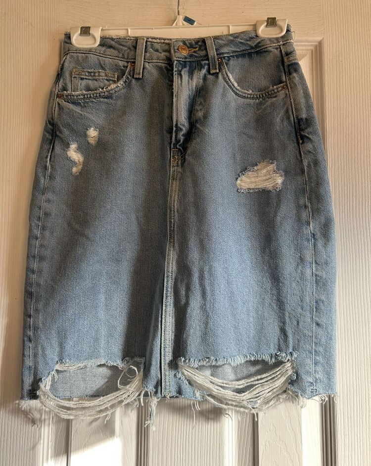 NWT Distressed Denim Skirt Size 4