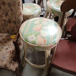 4 Stools 