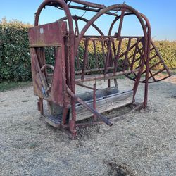 Teco Portable Cattle Squeeze & Dehorning Gate