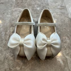 Girls Off White Bow Wedding Shoes