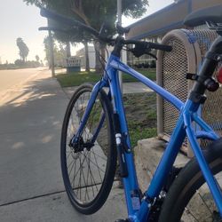 Giant Escape Hybrid Bike – Medium