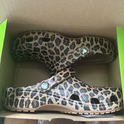 Crocs (New) Size 8 Women