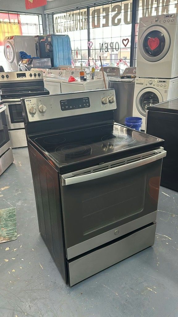 GE Capacity 5.8 cuft Electric Stove Fully Functional