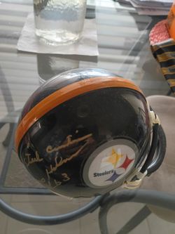 Ernie Arrowhead homes autographed mini helmet