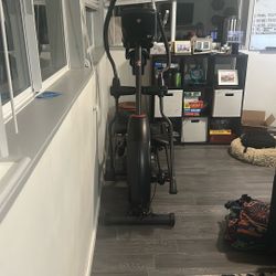 Schwinn 470 Elliptical Cross Trainer 
