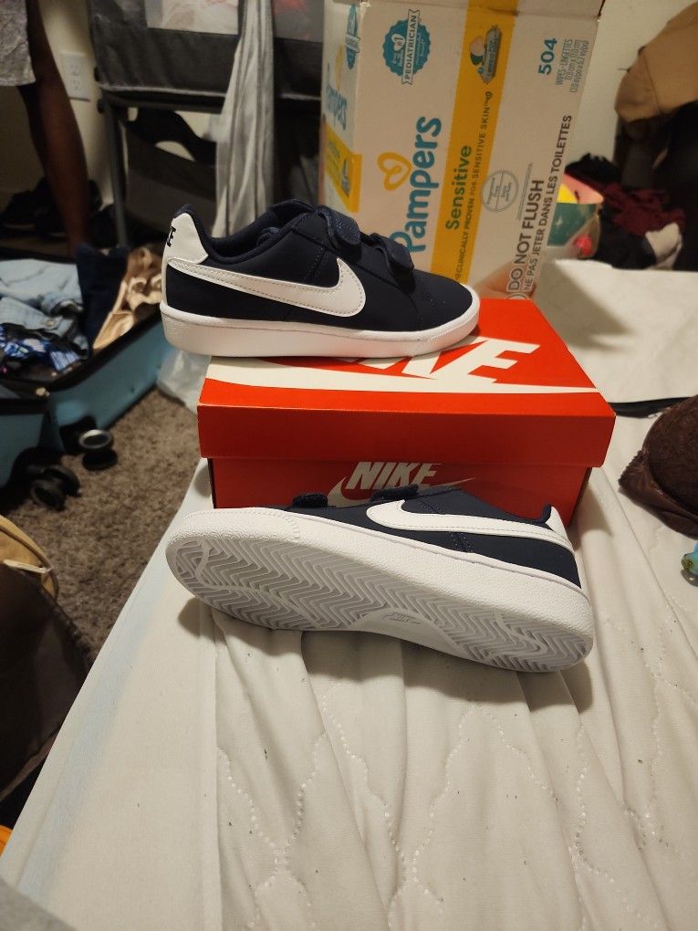 Nike Court Royale Size 2y