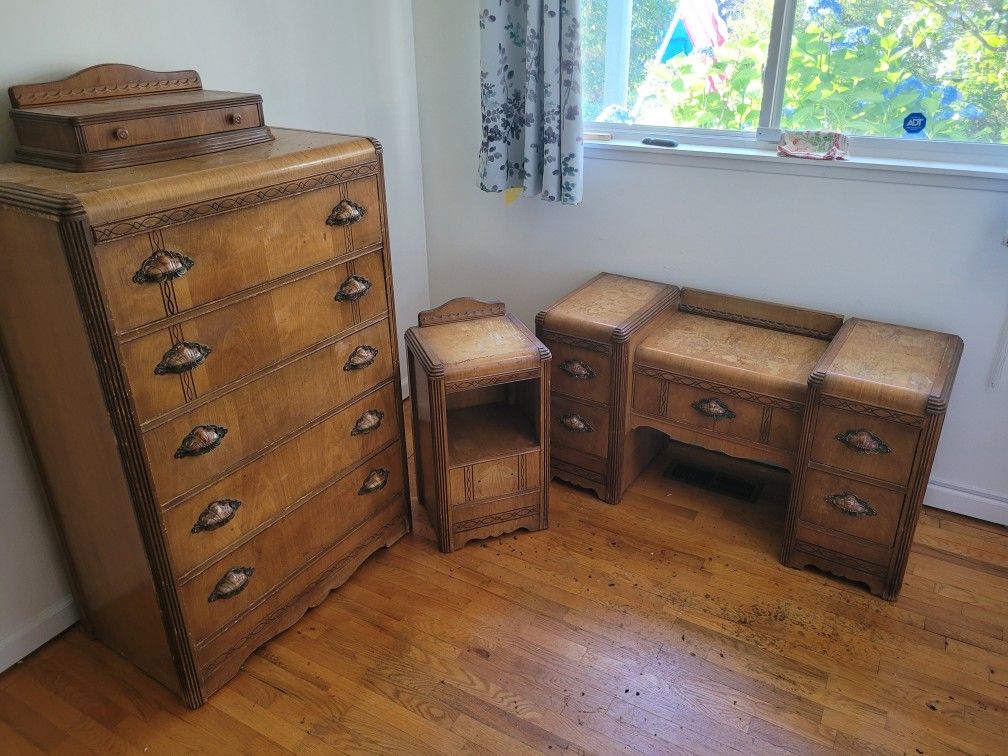 Vintage Art Deco Bedroom Furntiure Set