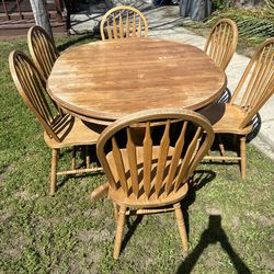 Solid oak dinning table