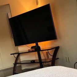 65 Inch HDTV With Glass Stand LG 65UJ7700