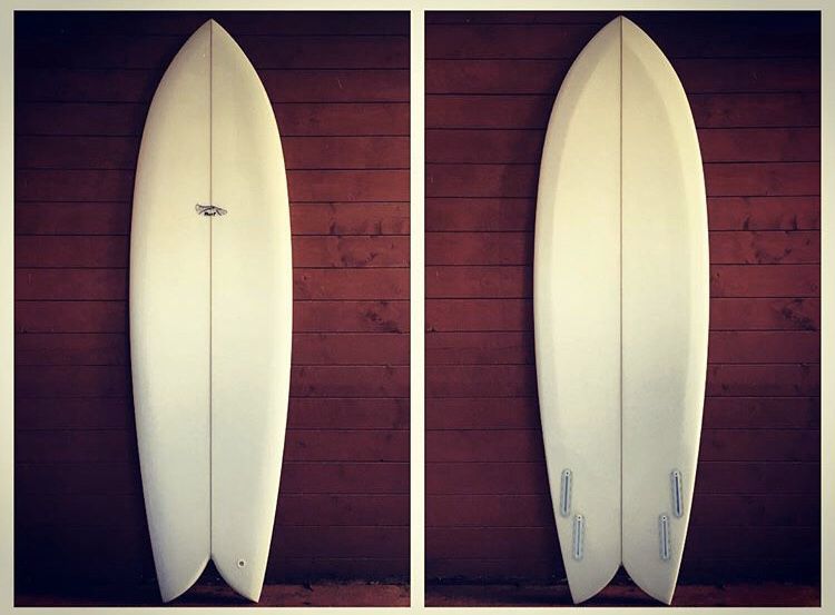 6’2 fishtail surfboard width is 1’11 comes with fins