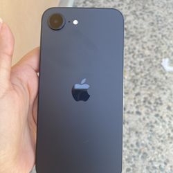 iPhone 16 E 