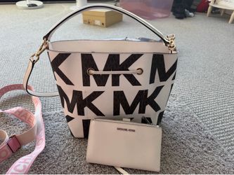 Michael Kors Bucket Bag/Wallet