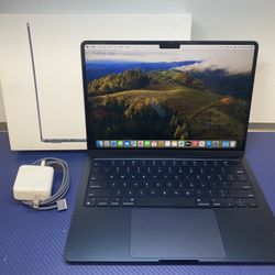 APPLE A3113 MACBOOK AIR M3 2024 8 GB RAM 256GB SSD M3 CHIP 27CC W/ BOX