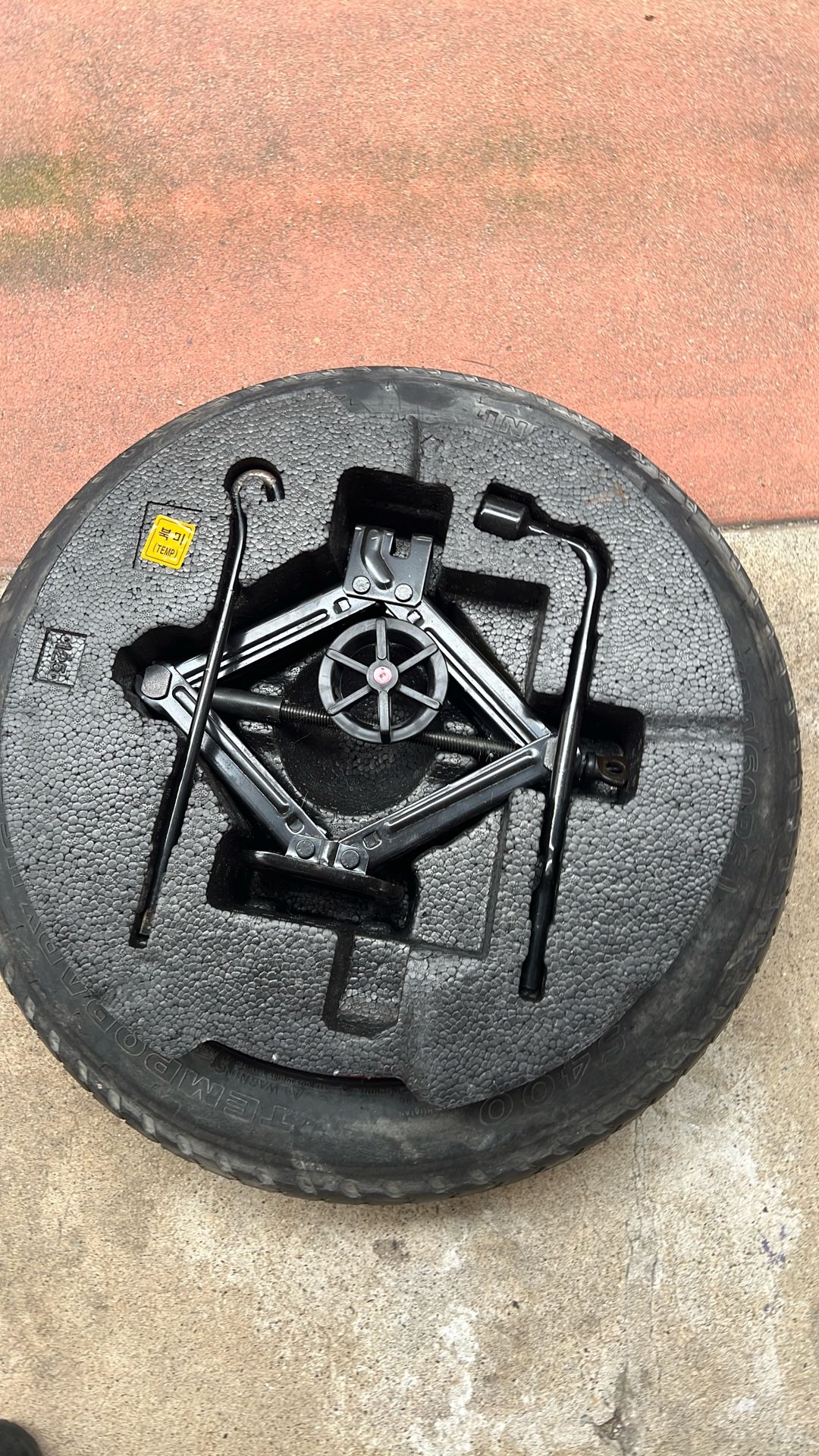 Hyundai Elantra Spare With Jack And Trunk Mats