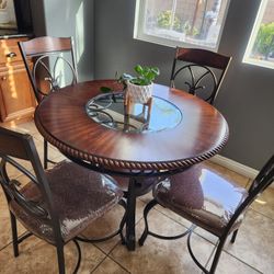 Round Dinnette Table
