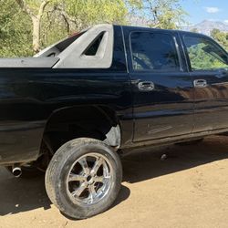 Avalanche 2005 Runs Or Parts 