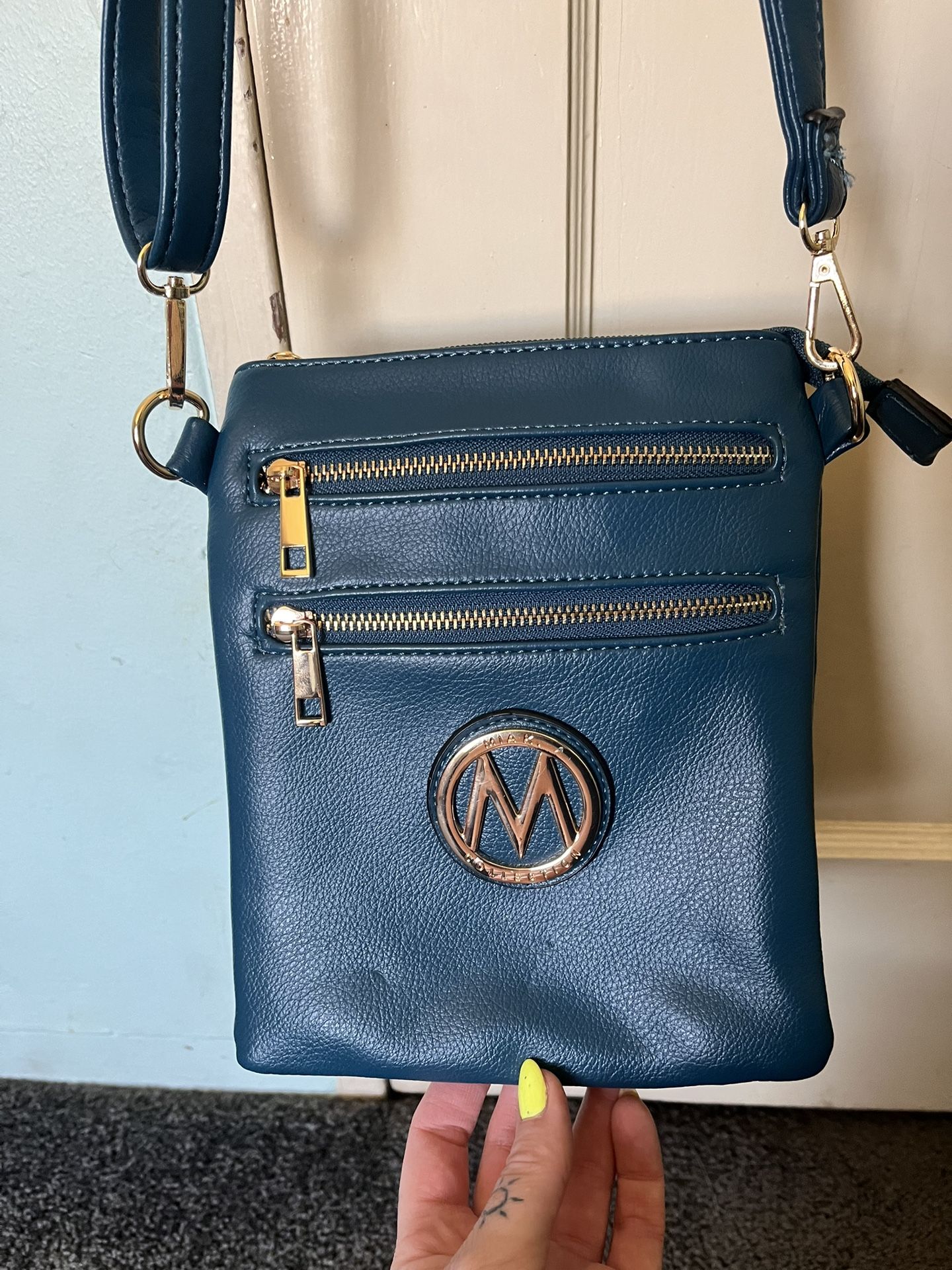 Mia K. Collection, crossbody bag