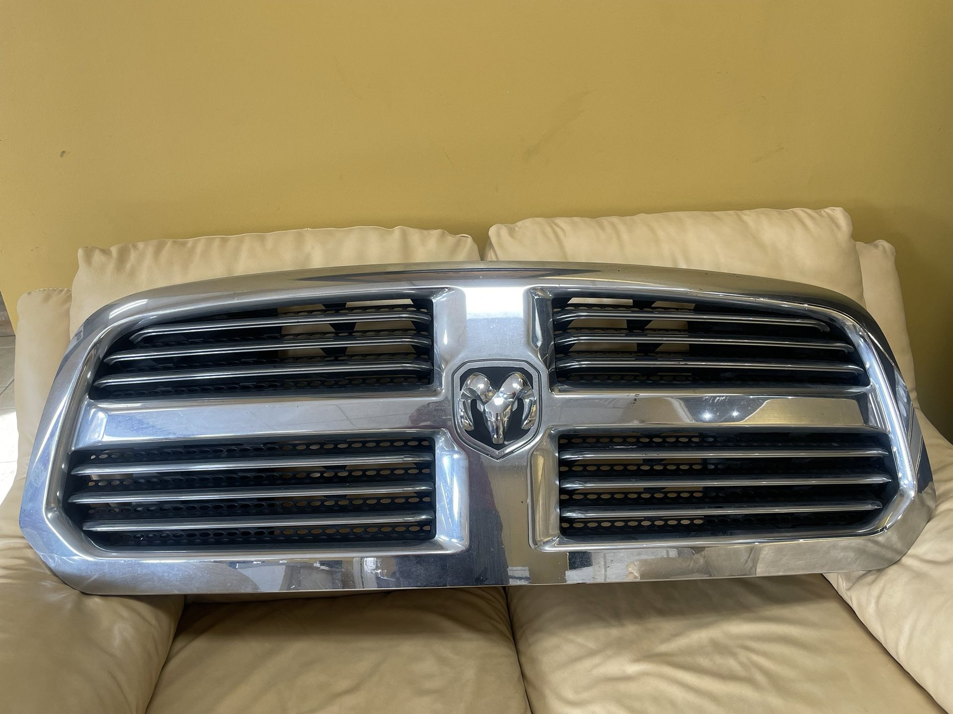 grill OEM Dodge Ram 2016/2020