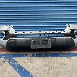 2016,2017,2018,2019,2020,2021,2022,2023 Toyota Tacoma Front Bumper/Defensa Delantera Oem Ask