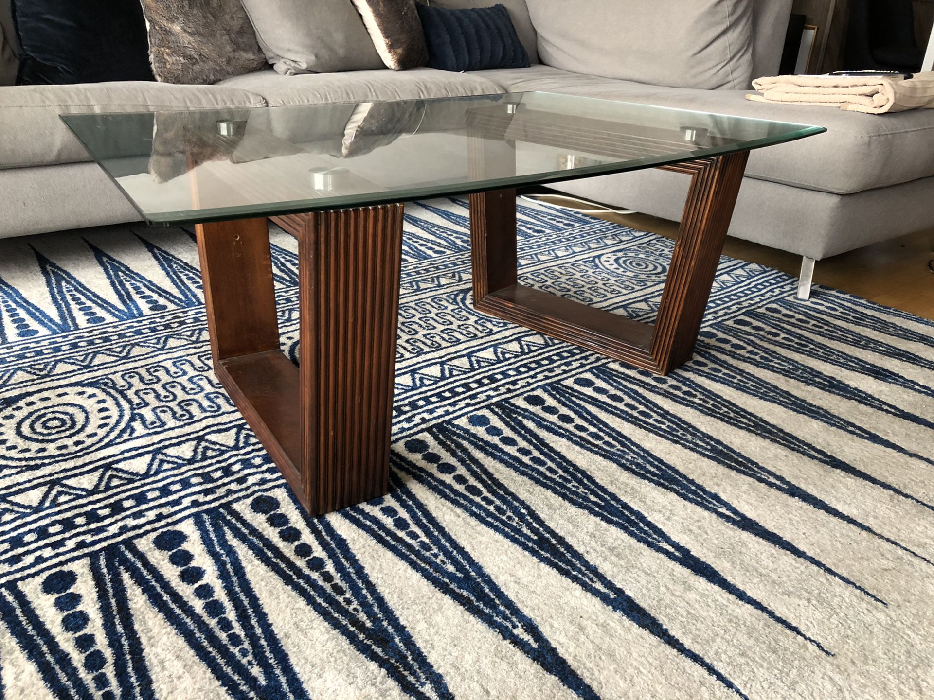 Coffee Table Set - (in perfect condition)