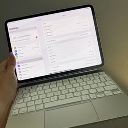 iPad Pro 11” &  Apple Magic Keyboard