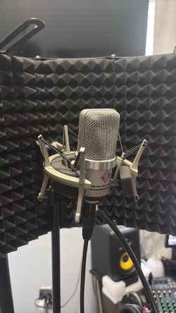 Neumann TLM 102 Neumann TLM 102 Large-Diaphragm Cardioid Condenser Microphone