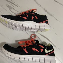 Wonen Nikes