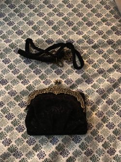 Small black purse from Icing