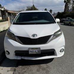 2015 Toyota Sienna Se