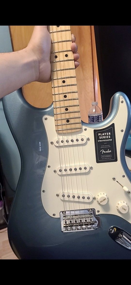 Fender Stratocaster Player Series