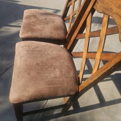 2 Expensvie Bar Wood Stools   Clean 