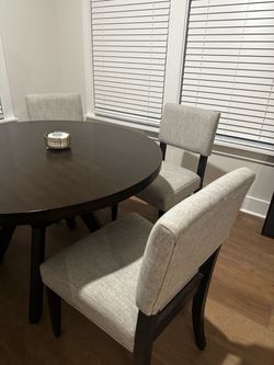 Round Dining Table with 4 Upholstered Chairs