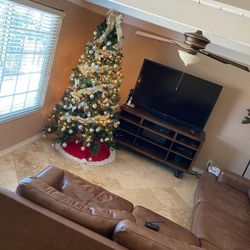 ASHLEYS LEATHER SECTIONAL COUCH