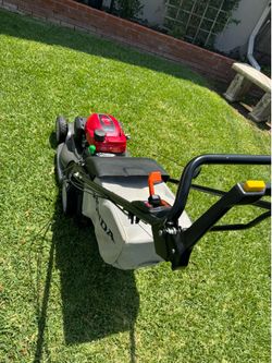 Honda HRX 217 HYA Self propelled lawnmower