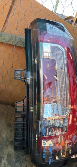 2015 2020 gmc Yukon tail lights right side