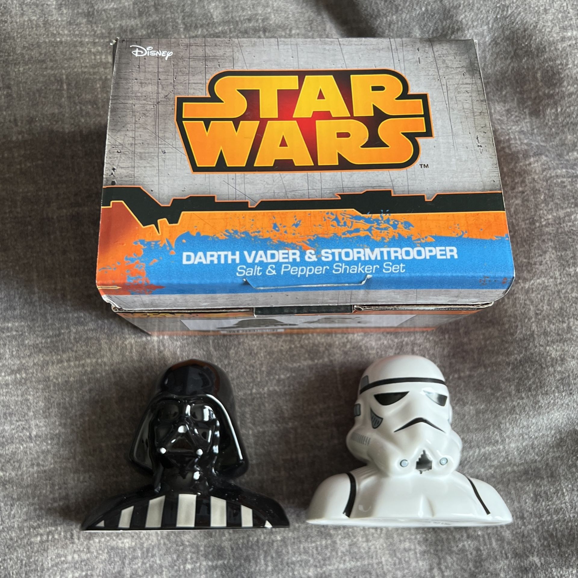 NIB Disneys Star Wars Salt & Pepper Shaker