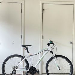 Specialized Myka Mountain Bike 26”