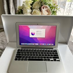 Apple MacBook Air A1465 11” Laptop 2015 Intel i5 4GB RAM 128GB SSD MacOS Monterey - $159.  Fast, Working Apple Laptop.  Everything works.