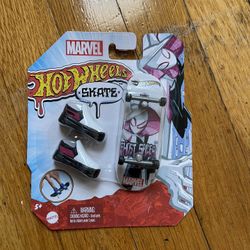 Hot Wheels Skate Marvel Ghost Spider-Man Finger Skateboard
