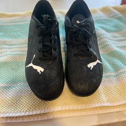Kids, soccer cleats, pumas