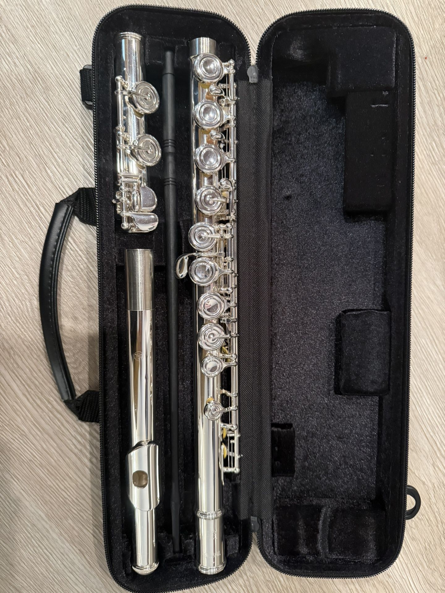 Yamaha YFL-222 Intermediate Flute for Student 