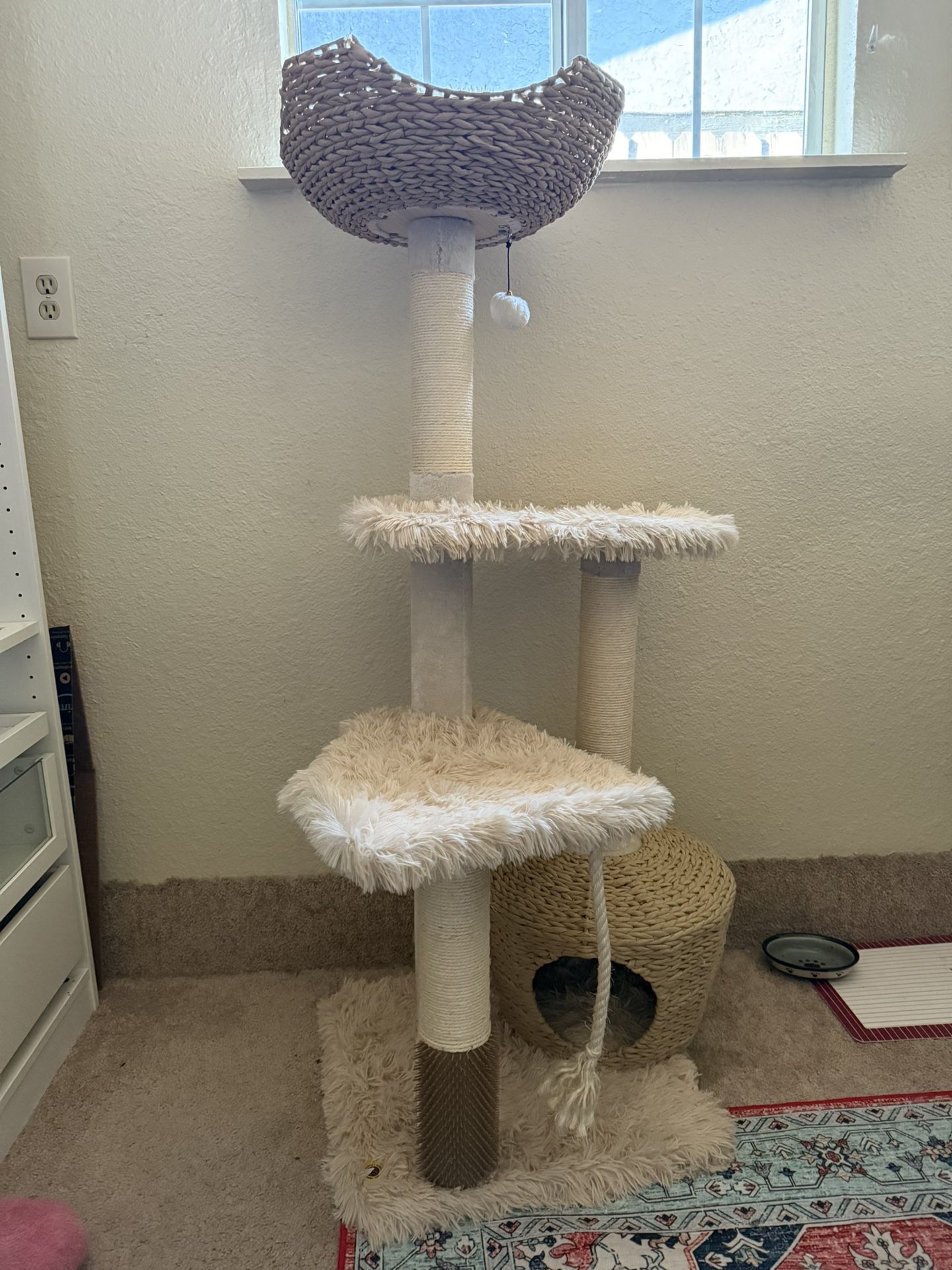 PetPals Amulet Large Cat Tree Almost New