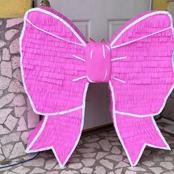 Cute bow pinata