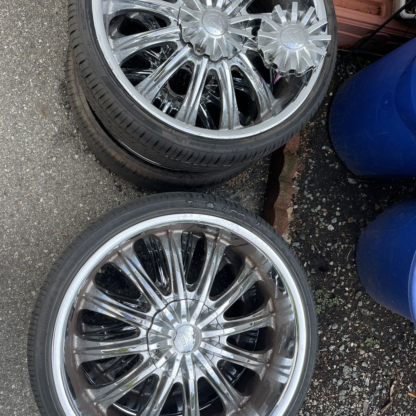 22” Chrome Rims And Tires — 255/30 R22 for Sale in Dumont, NJ - OfferUp