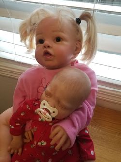 Life like real weighted baby doll mentions to look and feel real!