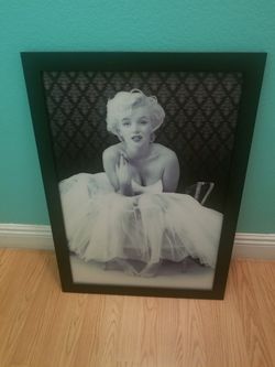 Marilyn monroe picture...size 2ft tall..Great condition!