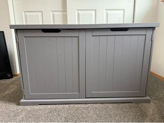 Cat litter box enclosure