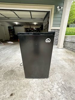 IGLOO Mini Refrigerator