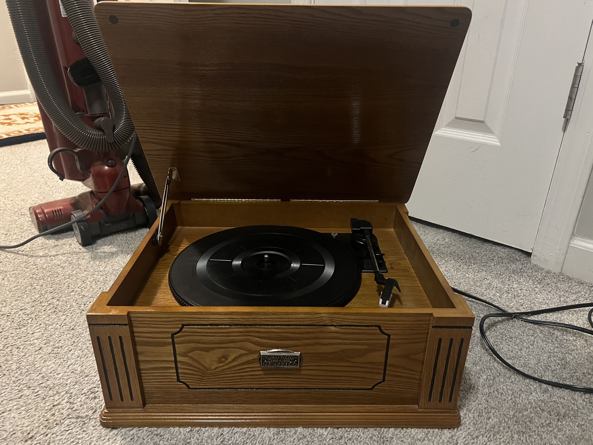 Thomas Pacconi record player