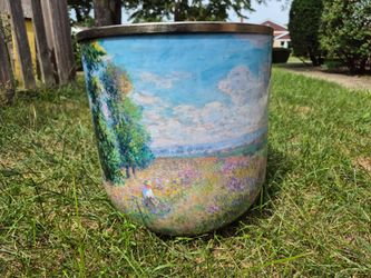 Clean lightweight Monet style metal pot/planter holder (Skokie)